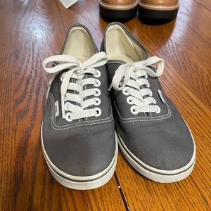 Vans Off the Wall skateboard sneakers like new 
Sz 6.5